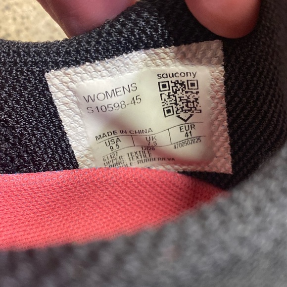 $200 Saucony Endorphin Pro 9.5 running shoes black worn only about 25 miles. - Picture 6 of 12